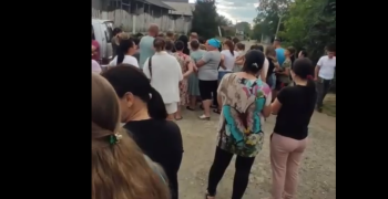 В сёлах Украины устанавливают блокпосты, чтобы предотвратить бегство мужчин: видео из Черновицкой области