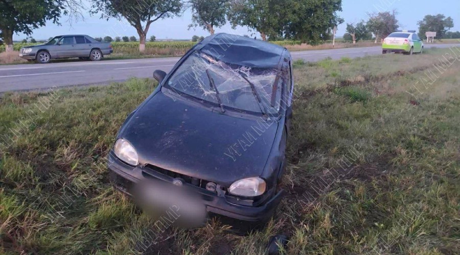 В Григориопольском районе из-за мокрой дороги перевернулся автомобиль