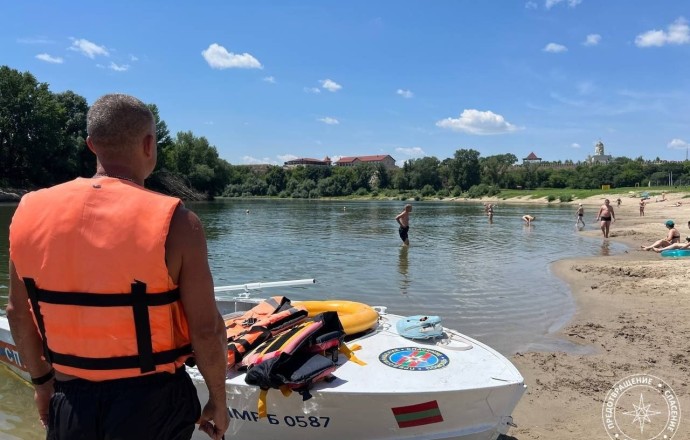 Трагедия на пляже в Бендерах: мужчину парализовало после прыжка в воду