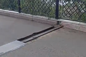В Тирасполе на мосту через Днестр провалился стык: ведутся ремонтные работы