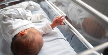 В Бендерах месячный ребенок оказался в больнице с переломом костей черепа