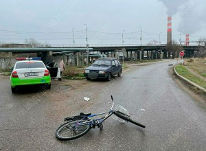 81 летняя тираспольчанка за рулём «ВАЗ» сбила 70-ти летнего велосипедиста